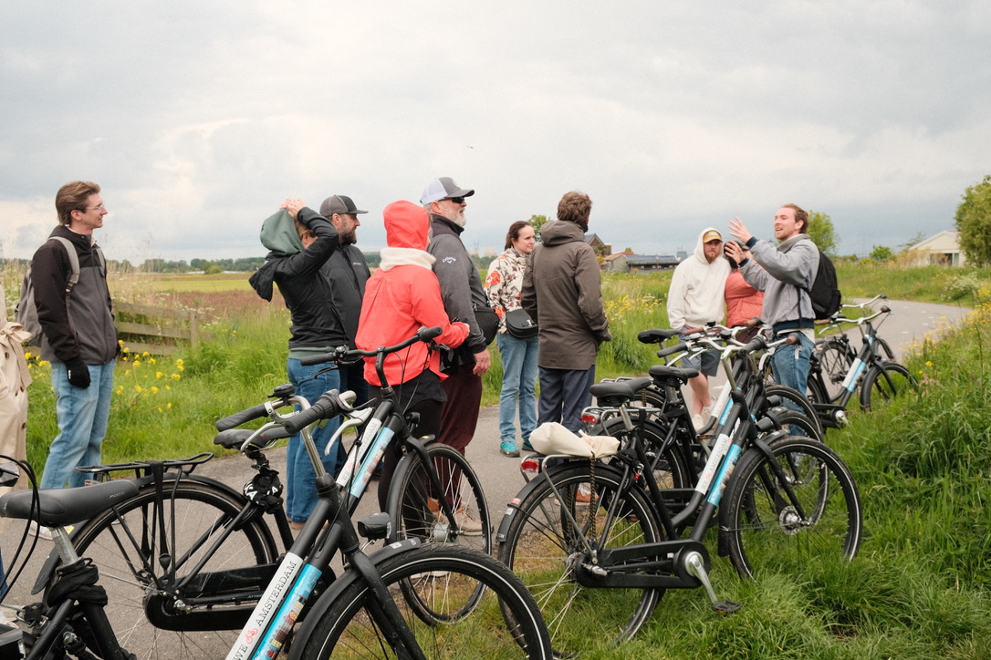 Gruppe mit Guide in der Natur